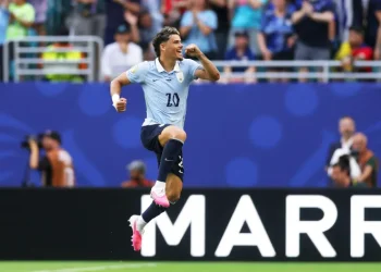 Uruguay reaccionó a tiempo y dio vuelta el partido ante Cabo Verde antes del descanso venciendo 2-1 en el primer tiempo