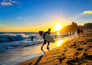 Río de Janeiro invita a descubrir sus mejores playas para surfear durante el invierno carioca