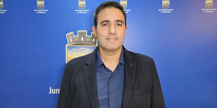 Adolfo Varela presentó propuesta para habilitar zonas para prostitución callejera