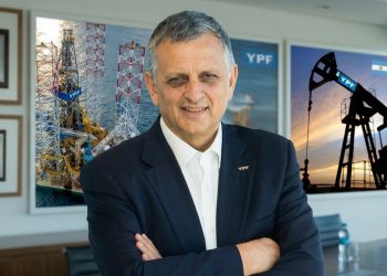 “Si se da, puede llevar millones y millones de barriles de producción”, afirmó el presidente de YPF sobre la búsqueda de petróleo en Uruguay