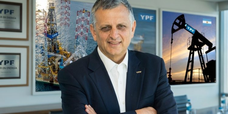 “Si se da, puede llevar millones y millones de barriles de producción”, afirmó el presidente de YPF sobre la búsqueda de petróleo en Uruguay