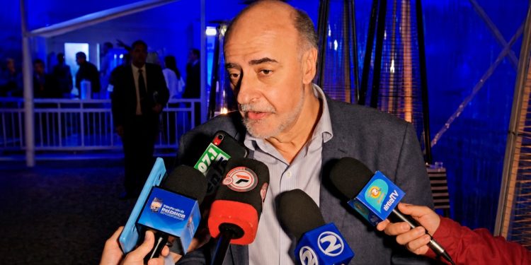 Independientes no descartan apoyar artículos de la rendición pero señalan discrepancias con reacción del F.A.