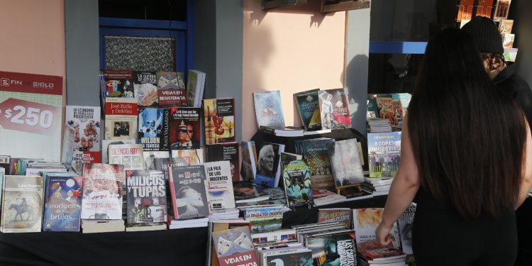 Libros en Uruguay: cuántos se venden, cifras de lectores y cantidad de librerías