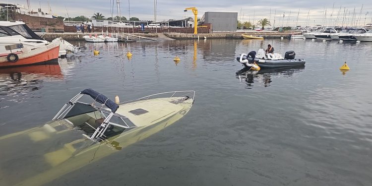 Embarcación se hundió en el puerto de Punta del Este y activó un operativo de Prefectura