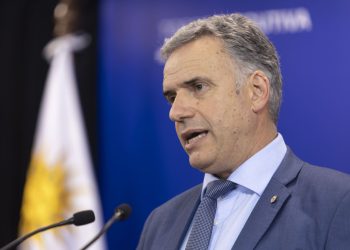 Desaprobación de la gestión de Yamandú Orsi aumentó a 53%, según encuesta de Equipos Consultores