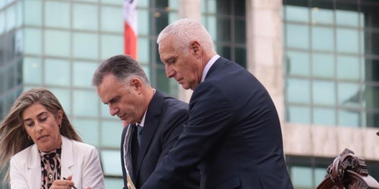 Partido Nacional pide «remoción inmediata» del ministro Carlos Negro