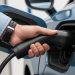 El Gobierno aplicará IMESI a parte de los autos eléctricos desde 2027 y redefine los incentivos fiscales