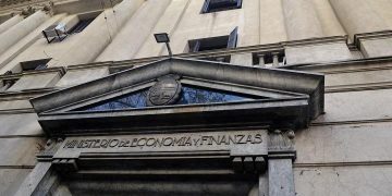 Rendición de cuentas: supresión de vacantes, disminución de recursos para colonización y baja en misiones oficiales apuntan a priorizar otras áreas