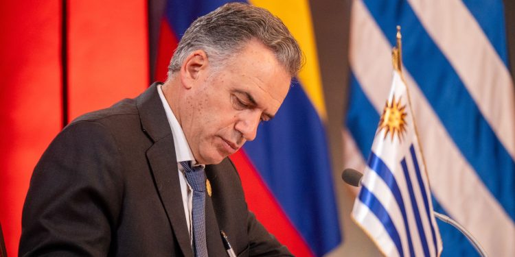 Yamandú Orsi envuelto en otra polémica vinculada a sus bienes