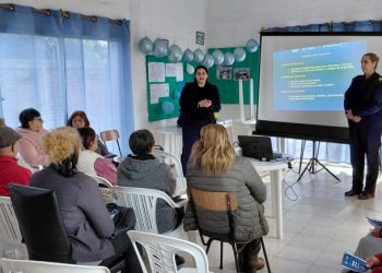 Adultos mayores participaron en una nueva jornada para prevenir estafas y fraudes