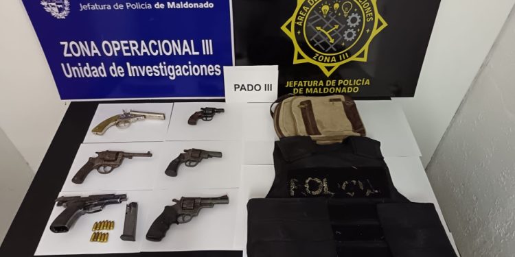 Operación Rout-12 II: hallan arsenal oculto y un chaleco antibalas robado durante un operativo