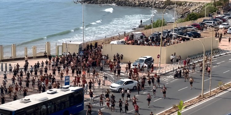 España busca “respuesta inmediata” ante llegada masiva de inmigrantes ilegales a Ceuta