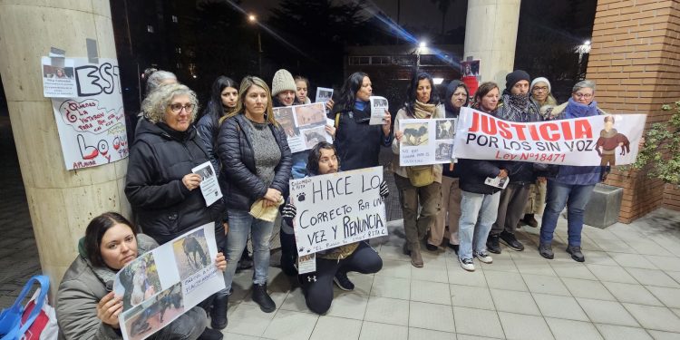 Movilización contra designación de Rita Colombo como segunda vicepresidenta de la Junta Departamental