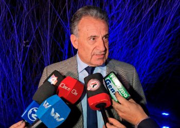 Daniel Salinas destacó el papel de la inteligencia artificial, pero advirtió que “a mayor tecnología, mayor humanismo”