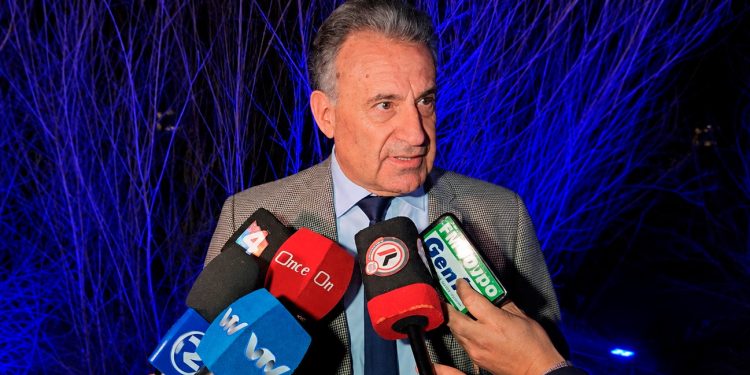 Daniel Salinas destacó el papel de la inteligencia artificial, pero advirtió que “a mayor tecnología, mayor humanismo”
