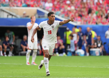Inglaterra eliminó a Noruega 2-1 en una batalla épica y ya está entre los cuatro mejores del Mundial