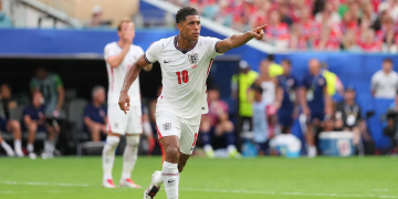 Inglaterra eliminó a Noruega 2-1 en una batalla épica y ya está entre los cuatro mejores del Mundial