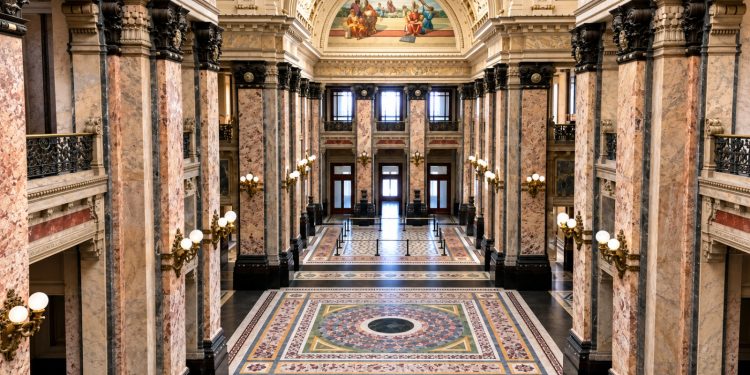 El último adiós a Rubén Rada será abierto a todo público en el Palacio Legislativo
