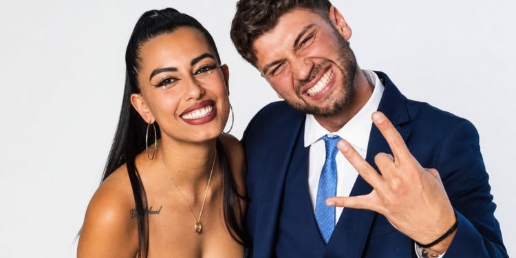 El uruguayo Tato Algorta y Luz Tito confirmaron su romance con un romántico beso en Punta Cana