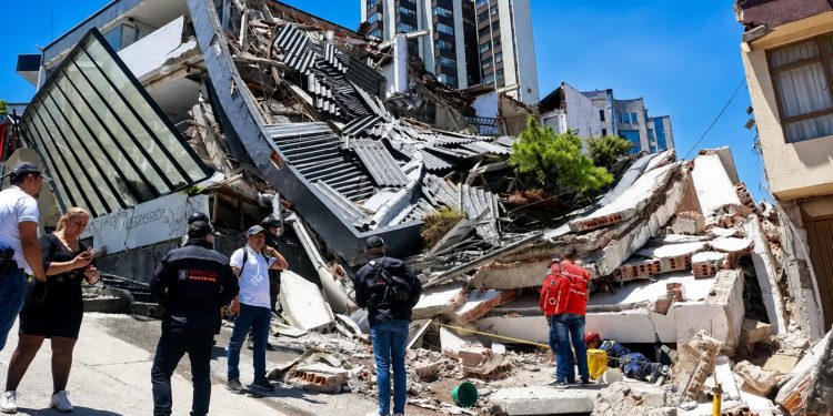 Colombia vive horas críticas luego del terremoto que por ahora dejó 250 muertos