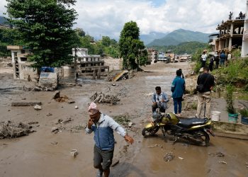 Catástrofe en Nepal: 95 muertos y casi 400 turistas desaparecidos en inundación