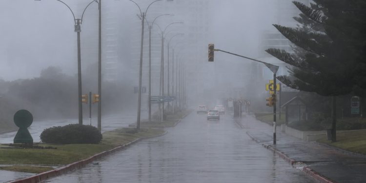 Zona Este bajo niebla, lluvias y alta humedad: Inumet advierte por una jornada de baja visibilidad
