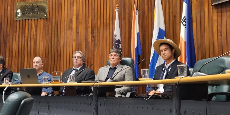 Homenaje de la Junta Departamental al jinete Agustín Miraballes