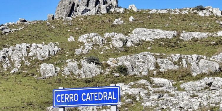 Los “sin tierra” del Cerro Catedral y la “comunidad de las semillas” de Aiguá