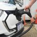 Bomberos se especializan para responder a incendios de vehículos eléctricos
