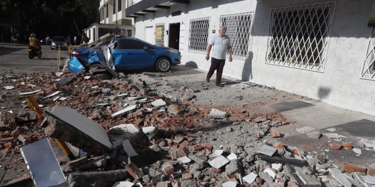 Terremoto de 7,4 de magnitud en Colombia dejó como saldo desastres edilicios y personas heridas