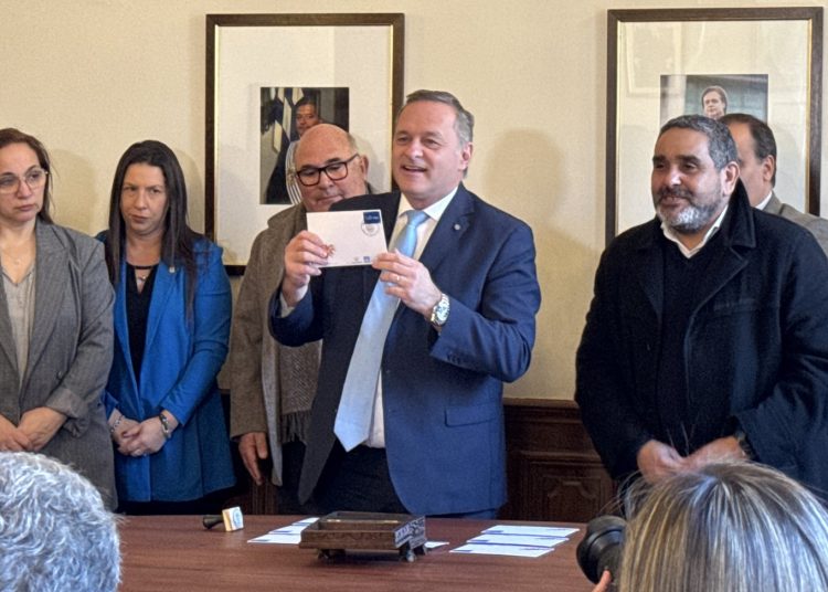 El Partido Nacional presentó el sello por sus 190 años y homenajeó a José Hualde