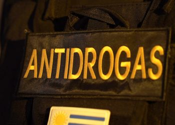 Intentó descartar 53 dosis de cocaína y fue condenado a más de dos años de prisión