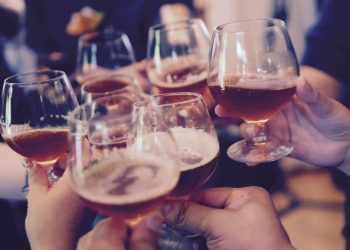 Más de 370.000 uruguayos tienen consumo problemático de alcohol: la JND busca romper con la naturalización
