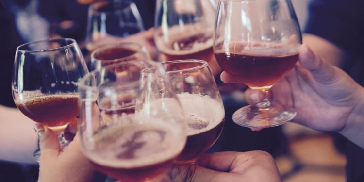 Más de 370.000 uruguayos tienen consumo problemático de alcohol: la JND busca romper con la naturalización