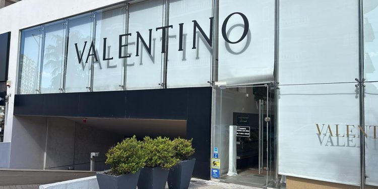 Dueño de Valentino Uruguay fue condenado a 12 meses de libertad a prueba por vender prendas falsificadas