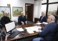 Ciprani informó a Abella sobre la obra y dijo que el proyecto continúa adelante y trabajadores podrán volver