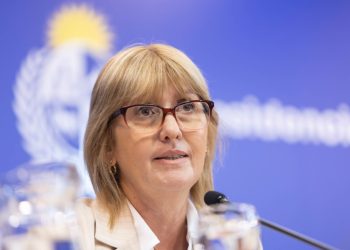 Cristina Lustemberg acusó a neurocirujanos de generar “alarma pública” en el Hospital Pereira Rossell