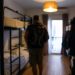 Condenaron a un hombre tras agredir a un huésped y provocar daños en un hostel