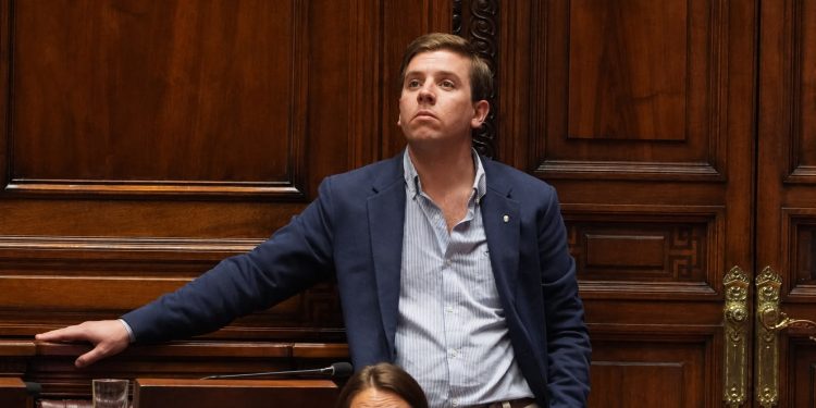 Gobierno y oposición se expedirán hoy sobre caso Cardama
