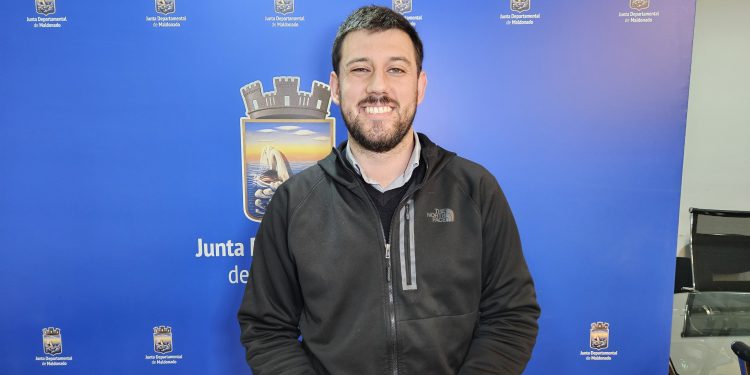 Juan Urdangaray expuso sobre el Día Mundial del Turismo