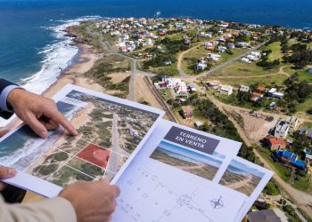 Vendían terrenos en Punta Negra con documentos falsos: dos imputados, dos condenados y varios requeridos