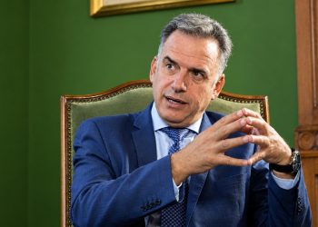 Encuesta Equipos Consultores: Orsi mantiene saldo negativo, pero mejora levemente su evaluación en agosto