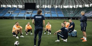 La celeste de Diego Forlán debuta mañana en Japón
