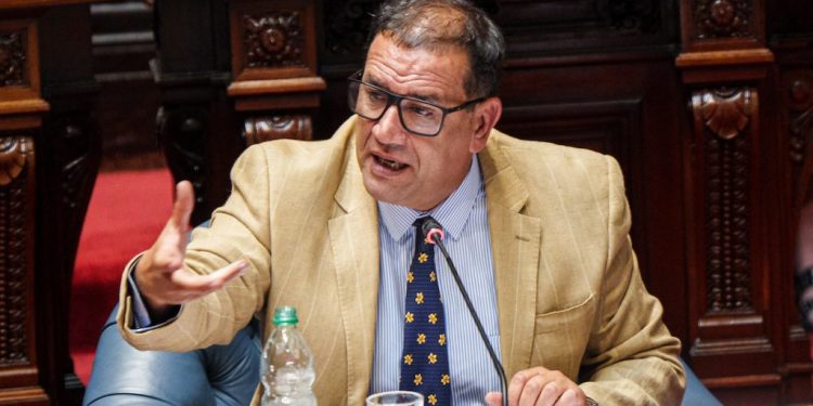 Sebastián da Silva advirtió por llegada de serbios, albaneses y montenegrinos