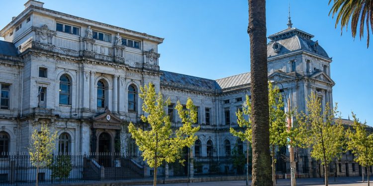 Piden informes por denuncias previas del agresor de una joven en las instalaciones de la Facultad de Medicina