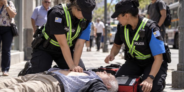 Dramático rescate en Maldonado policías lograron reanimar a un hombre tras un paro cardíaco