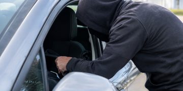 Usó una tarjeta robada que sacó de un auto en Playa Brava y fue condenado por fraude informático