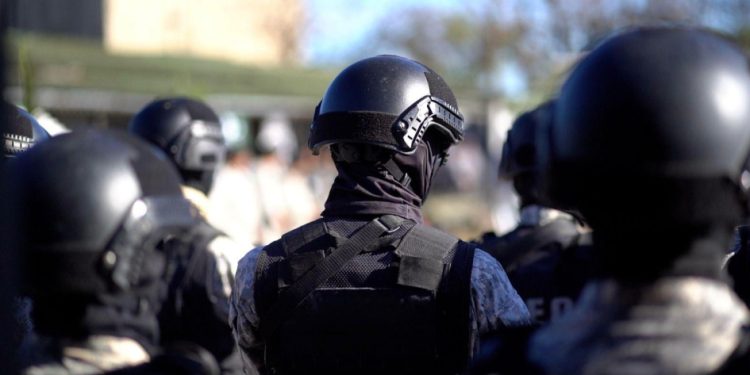 Coalición Republicana impulsa retorno de policías a partidos de fútbol