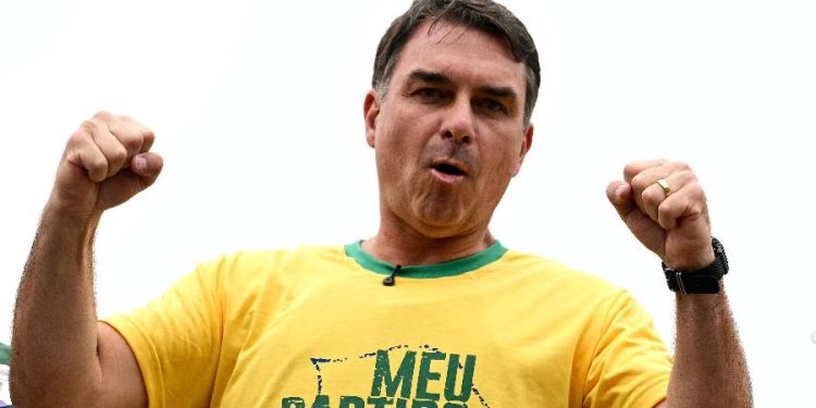 Brasil: Flávio Bolsonaro supera a Lula da Silva en las primeras encuestas