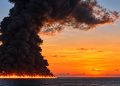 Ataque con drones incendió un buque petrolero frente a Sochi y obligó a rescatar a sus 23 tripulantes